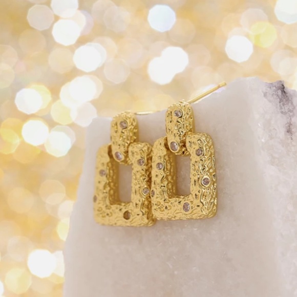 💛Gold plated square stud earrings - Picture 2 of 7